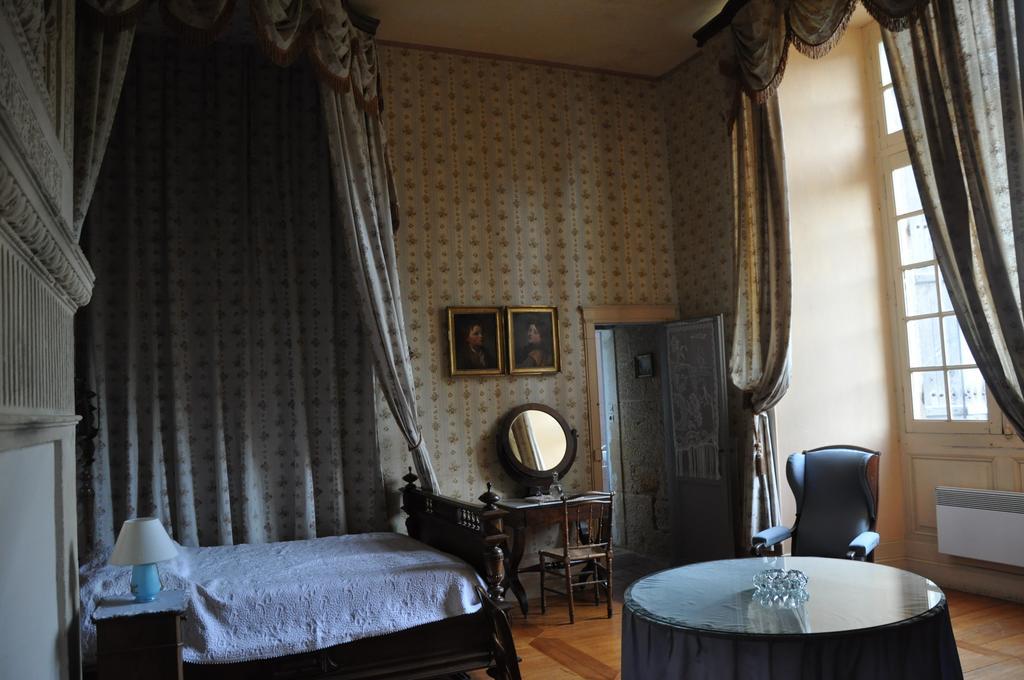 Chateau De Lanquais Bed and Breakfast Buitenkant foto