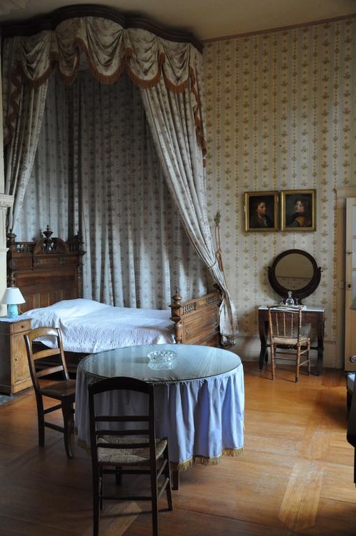 Chateau De Lanquais Bed and Breakfast Buitenkant foto